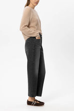 Load image into Gallery viewer, Luisa Cerano Authentic Barrel-Leg Jeans in Black
