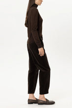 Load image into Gallery viewer, Luisa Cerano Barrel-Leg Velvet Jeans in Truffle
