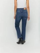 Load image into Gallery viewer, iBlue Marylinpowe Bootcut Jeans in Blue
