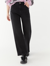 Load image into Gallery viewer, iBlue Marylin Flare Jeans in Black
