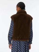 Load image into Gallery viewer, iBlues Epoche Fluffy Gilet in Brown
