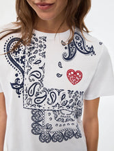Load image into Gallery viewer, iBlue Pagina Printed T-Shirt in White
