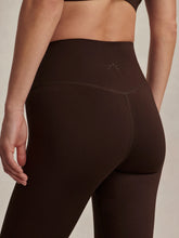 Load image into Gallery viewer, Varley Assure High-Rise Legging 28&quot; in Coffee Bean
