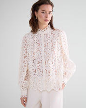 Load image into Gallery viewer, Summum Woven Lace Blouse
