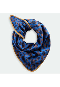 Codello WARM TRIANGULAR SCARF WITH A WOVEN LEO PATTERN IN BLUE