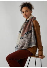 Load image into Gallery viewer, Codello PREMIUM SCARF IN AN EXCLUSIVE PATTERN MIX IN PINK
