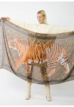 Load image into Gallery viewer, Codello Scarf with Leopard Pattern and XL Tiger in Camel
