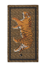 Load image into Gallery viewer, Codello Scarf with Leopard Pattern and XL Tiger in Camel
