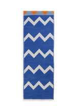 Load image into Gallery viewer, Codello Scarf in a Narrow Size with a ZigZag Pattern in Blue
