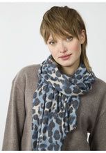 Load image into Gallery viewer, Codello Scarf in a Narrow Size with a leopard Pattern in Blue
