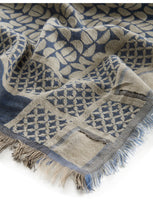 Load image into Gallery viewer, Codello Jacquard Scarf with Woven Bauhaus Pattern in Blue
