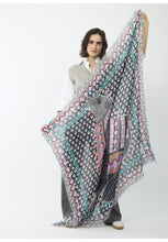 Load image into Gallery viewer, Codello Scarf with Striking Seal Motif in Grey
