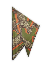 Load image into Gallery viewer, Codello Soft Triangle Scarf In Green Leapord

