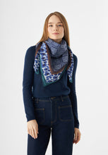 Load image into Gallery viewer, Codello Premium Scarf with Graphic Pattern in Blue
