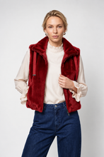 Load image into Gallery viewer, Monari Faux Fur Vest
