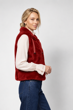 Load image into Gallery viewer, Monari Faux Fur Vest
