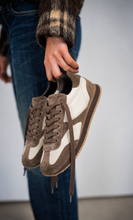 Load image into Gallery viewer, Kennel &amp; Schmenger Mui Sneaker
