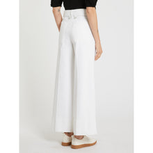 Load image into Gallery viewer, Marella Snicchi Staright Leg Jeans in White
