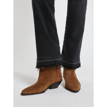 Load image into Gallery viewer, Marella Crop Jeans in Black
