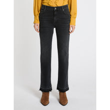 Load image into Gallery viewer, Marella Crop Jeans in Black
