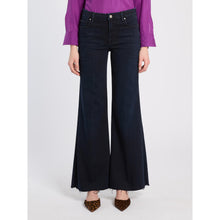 Load image into Gallery viewer, Marella wlcrop Jeans in Midnight Blue
