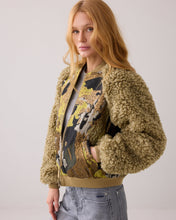 Load image into Gallery viewer, Summum Bomber Teddy Jacket in Green
