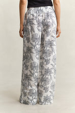 Load image into Gallery viewer, Gant Floral Linen Pants in Blue
