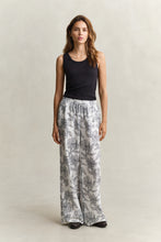 Load image into Gallery viewer, Gant Floral Linen Pants in Blue
