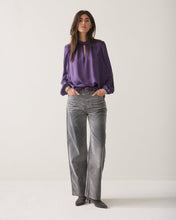 Load image into Gallery viewer, Summum Silky Blouse
