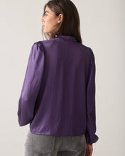 Load image into Gallery viewer, Summum Silky Blouse
