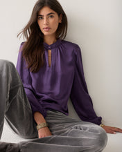 Load image into Gallery viewer, Summum Silky Blouse
