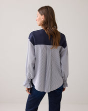Load image into Gallery viewer, Summum Sweatshirt with Striped Sleeves
