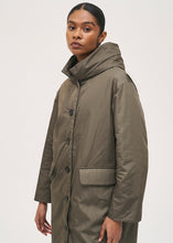 Load image into Gallery viewer, Rosso35 Queen R.Mac Jacket
