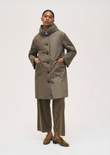 Load image into Gallery viewer, Rosso35 Queen R.Mac Jacket
