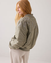 Load image into Gallery viewer, Summum Outdoor Bomber Jacket in Camo
