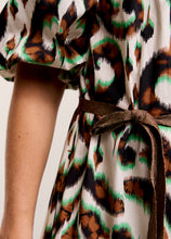 Load image into Gallery viewer, Summum Green Print Off Shoulder Dress
