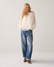 Load image into Gallery viewer, Summum 3D Floral Blouse
