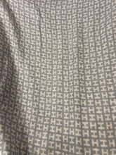 Load image into Gallery viewer, Hemisphere Radegunde Cashmere Scarf
