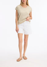 Load image into Gallery viewer, Leo &amp; Ugo  T-Shirt in Beige
