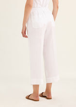 Load image into Gallery viewer, Rosso35 Garment-Dyed Elasticated Wide-Leg trousers in White
