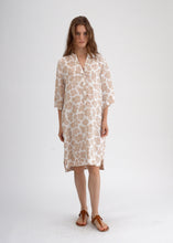 Load image into Gallery viewer, Rosso35 Midi V-Neck Dress with 3/4 Sleeve in White/Beige
