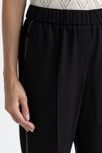 Load image into Gallery viewer, Peserico Carrot Trousers in Black
