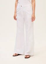 Load image into Gallery viewer, Rosso35 Garment-Dyed Trousers in White
