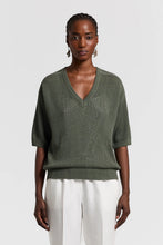 Load image into Gallery viewer, Peserico Pure Cotton V-Sweater in NAVY
