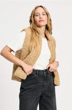 Load image into Gallery viewer, Pom Teddy Love in Camel
