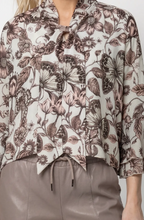 Load image into Gallery viewer, Monari Blouse with Floral Print in Taupe Pattern
