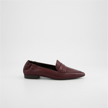 Load image into Gallery viewer, Paul Green 1225 in Wine
