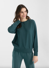 Load image into Gallery viewer, Juvia Naomi Sweatshirt in Pine
