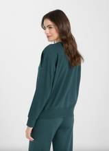 Load image into Gallery viewer, Juvia Naomi Sweatshirt in Pine
