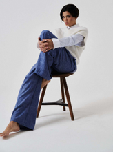 Load image into Gallery viewer, Herzen Trousers 6904 in Blue
